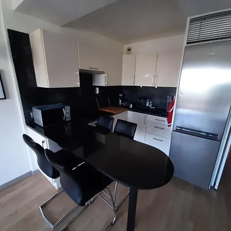公寓 Appartement 2 Pieces Terrasse 昂蒂布