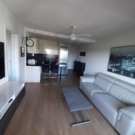 公寓 Appartement 2 Pieces Terrasse *